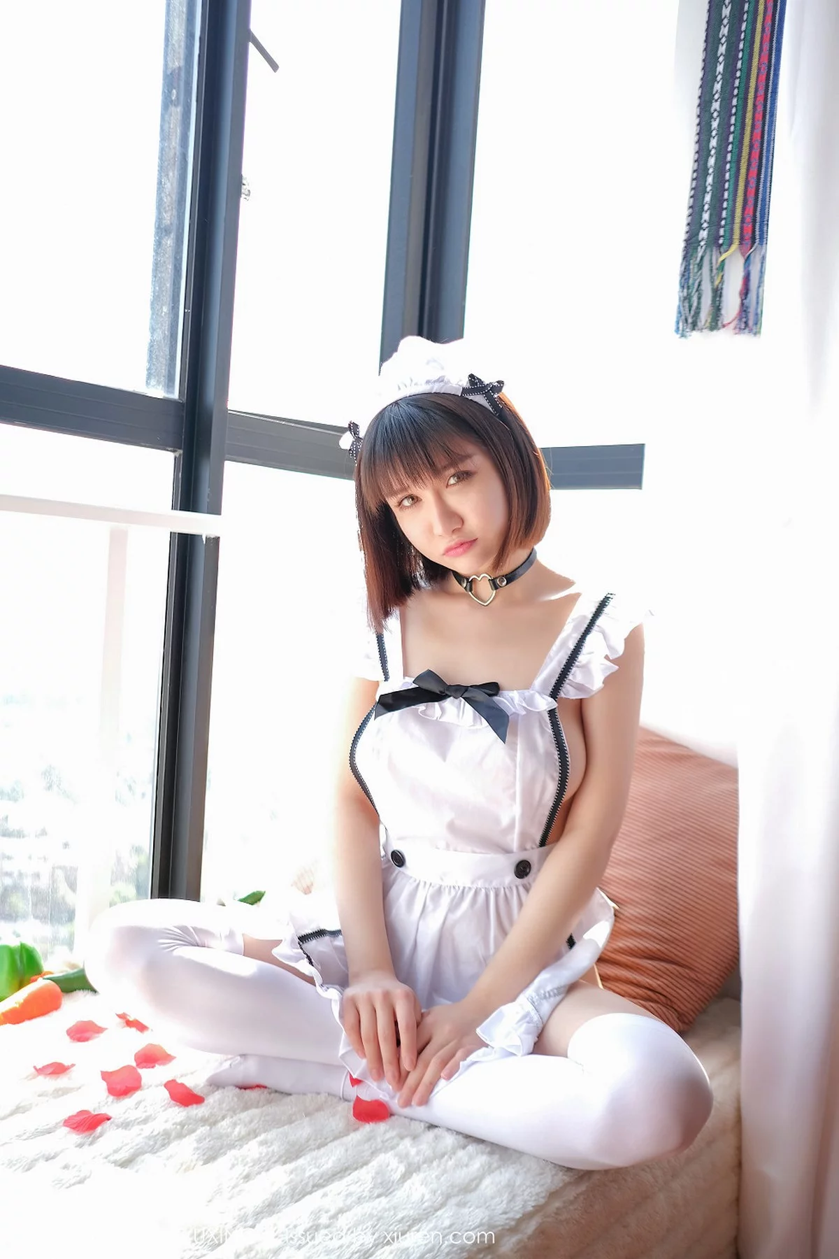 M940-[UXING优星馆]Vol.058_嫩模K8傲娇萌萌居家女仆装侧露美乳黄瓜主题撩人诱惑写真40P 优星馆-第3张