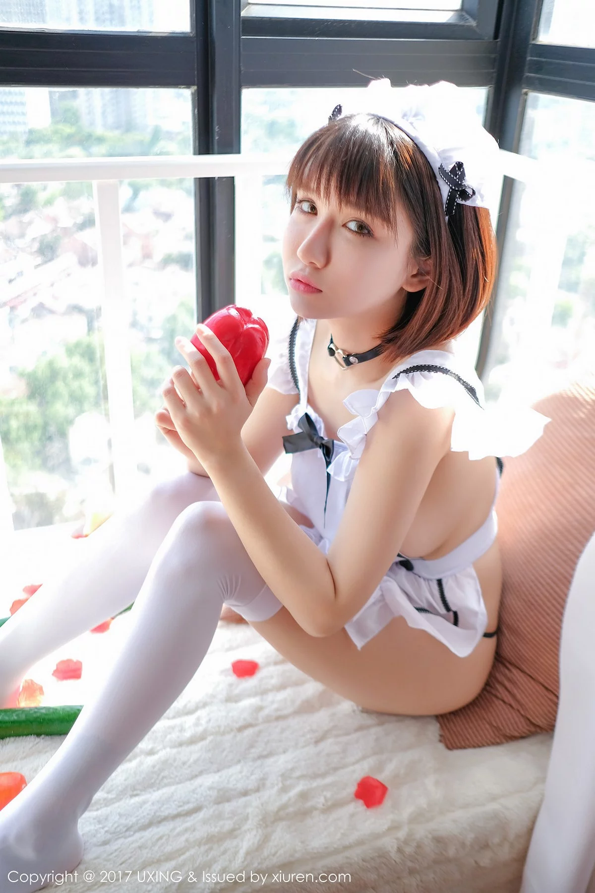 M940-[UXING优星馆]Vol.058_嫩模K8傲娇萌萌居家女仆装侧露美乳黄瓜主题撩人诱惑写真40P 优星馆-第9张