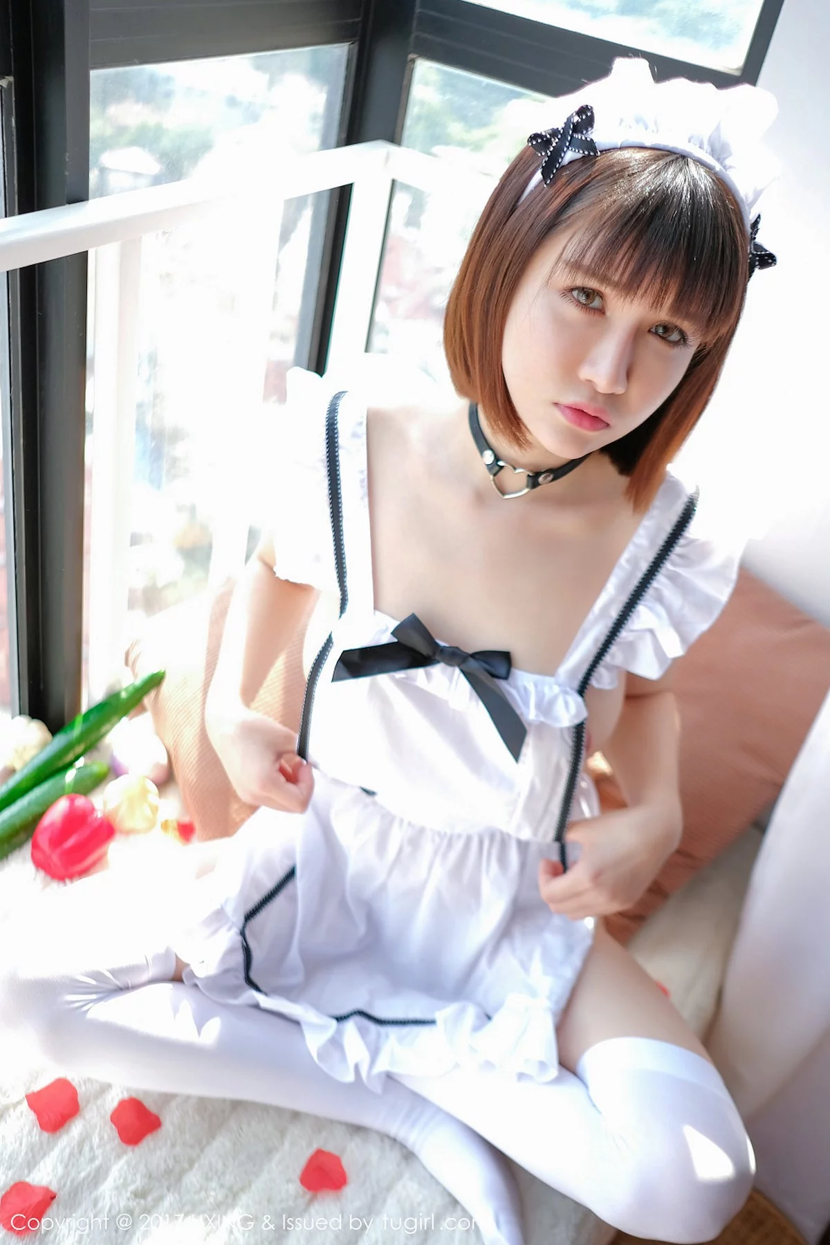 M940-[UXING优星馆]Vol.058_嫩模K8傲娇萌萌居家女仆装侧露美乳黄瓜主题撩人诱惑写真40P 优星馆-第2张
