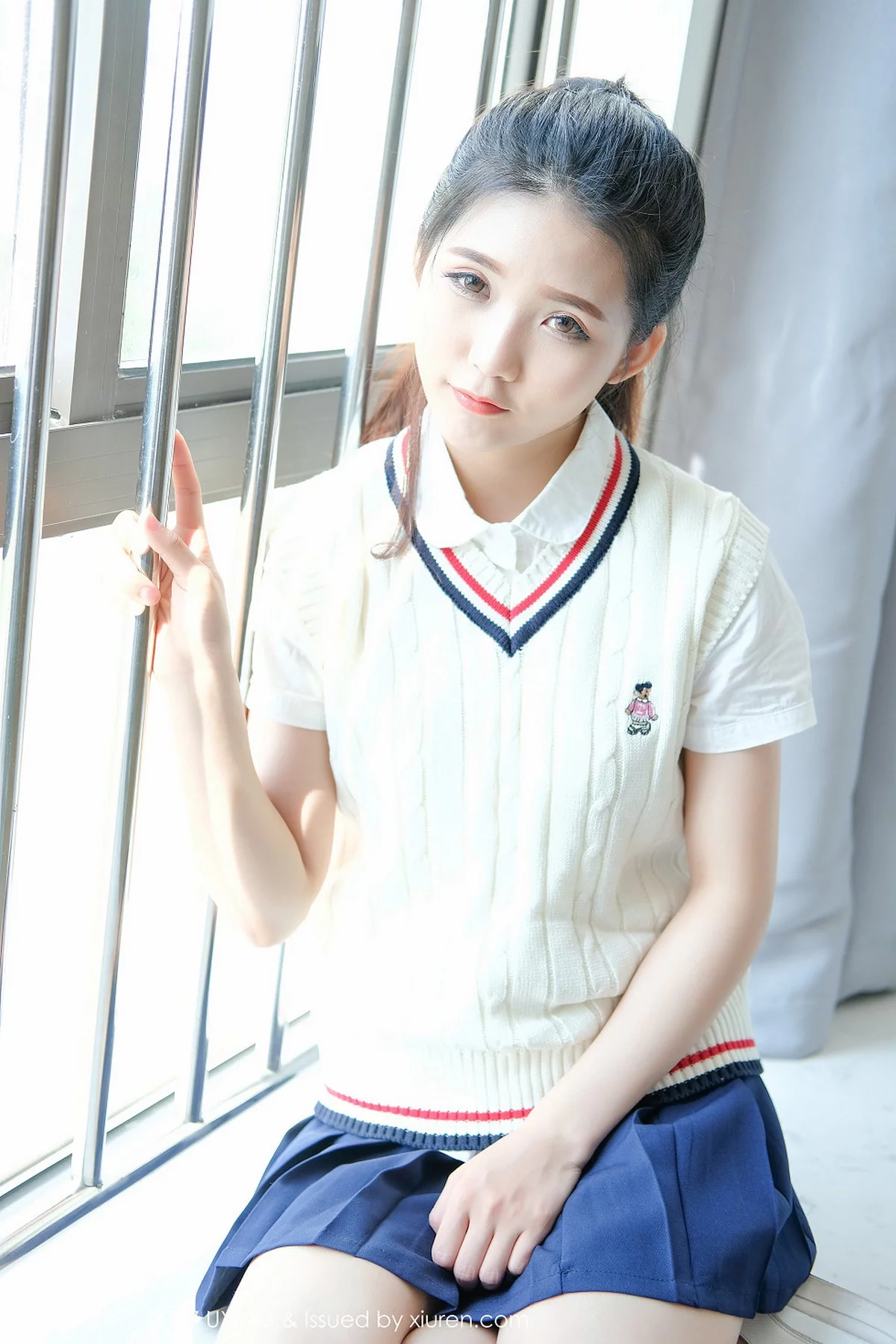 M940-[UXING优星馆]Vol.056_嫩模可爱的小叶子清纯学生装+居家性感内衣秀美胸写真38P 优星馆-第7张