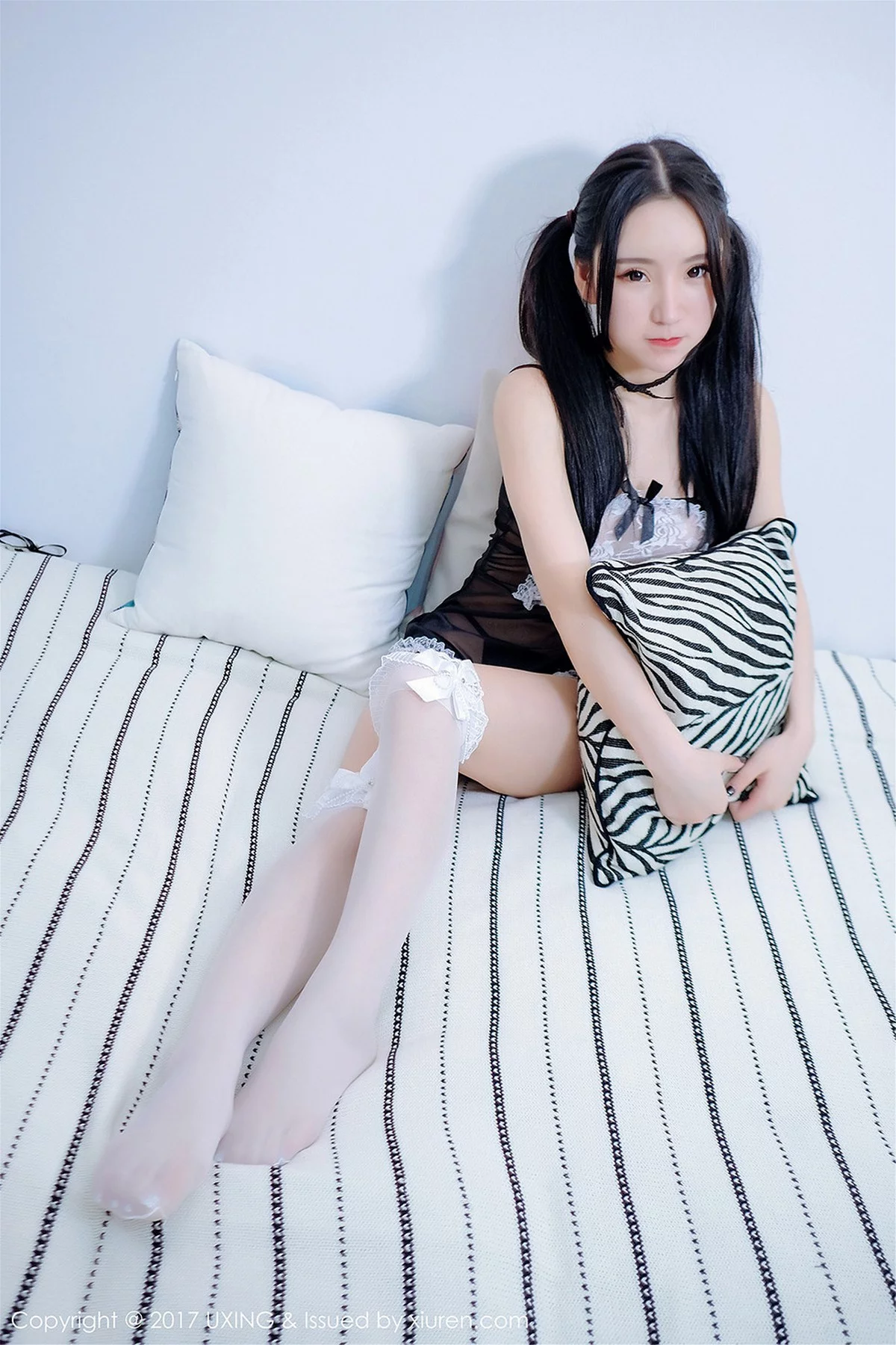M940-[UXING优星馆]Vol.055_嫩模周于希dummy私房蕾丝女仆装+超薄紧身透视衣诱惑写真43P 优星馆-第25张