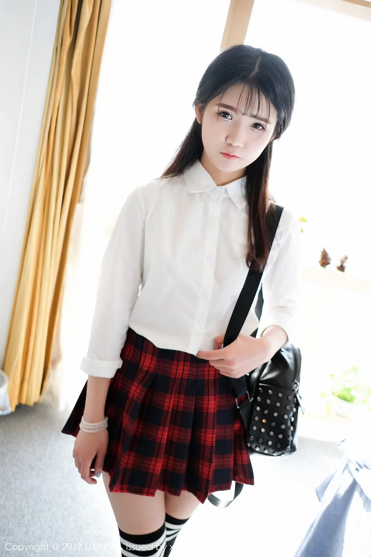 M940-[UXING优星馆]Vol.046_童颜巨乳妹子可爱的小叶子格子短裙学生装性感内衣写真50P 优星馆-第2张