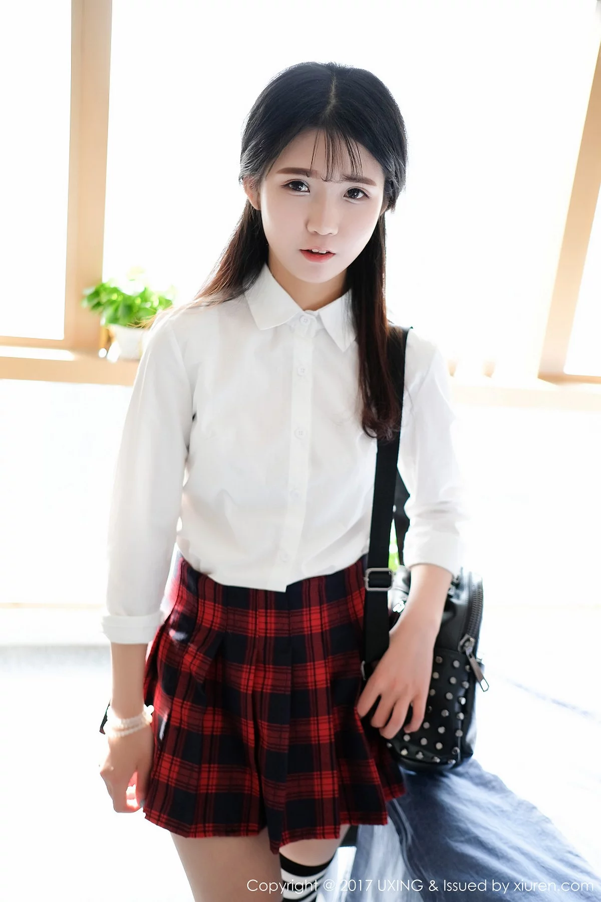 M940-[UXING优星馆]Vol.046_童颜巨乳妹子可爱的小叶子格子短裙学生装性感内衣写真50P 优星馆-第5张