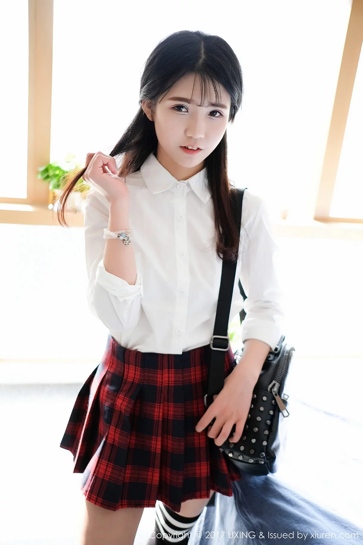 M940-[UXING优星馆]Vol.046_童颜巨乳妹子可爱的小叶子格子短裙学生装性感内衣写真50P 优星馆-第6张