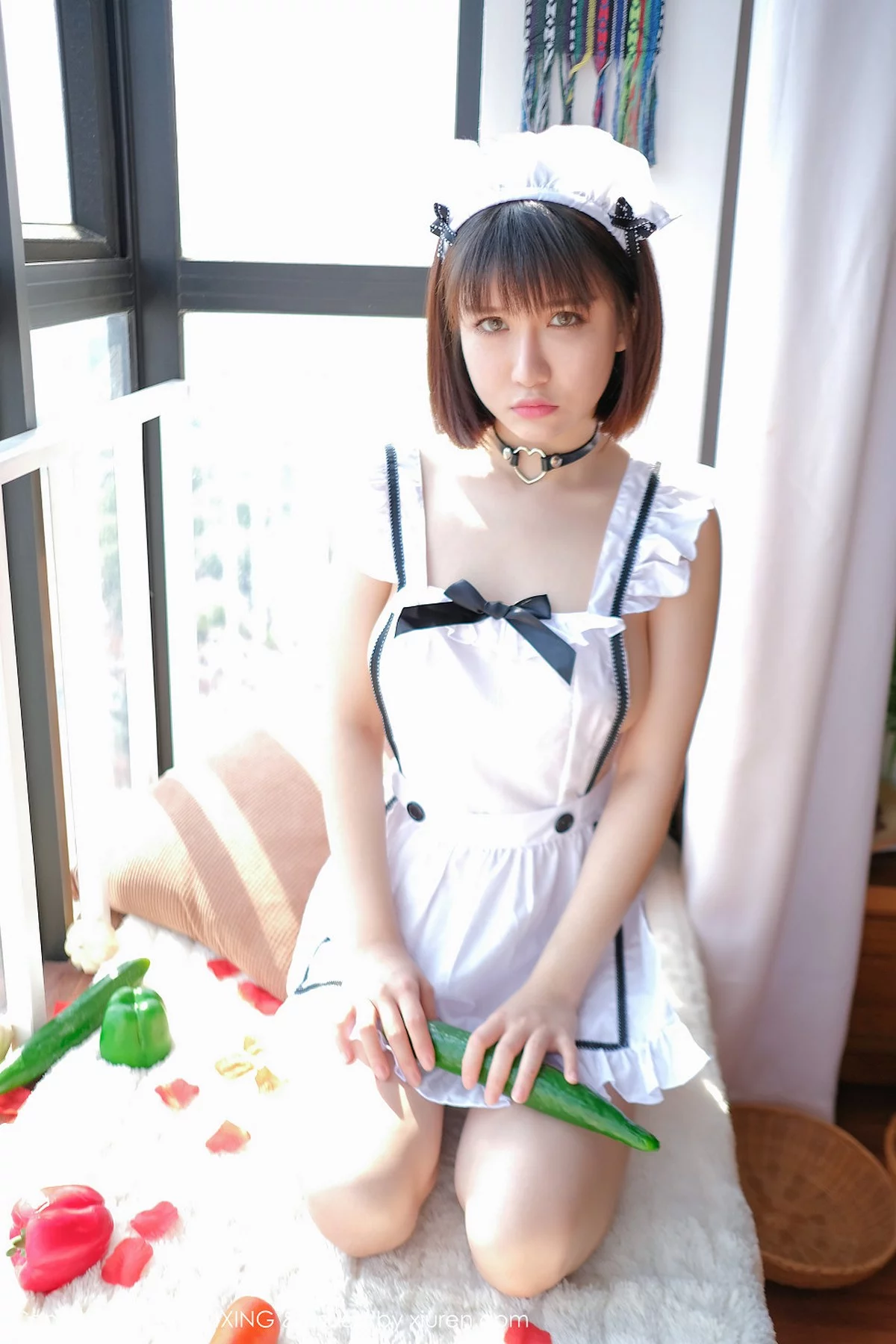 M940-[UXING优星馆]Vol.058_嫩模K8傲娇萌萌居家女仆装侧露美乳黄瓜主题撩人诱惑写真40P 优星馆-第21张