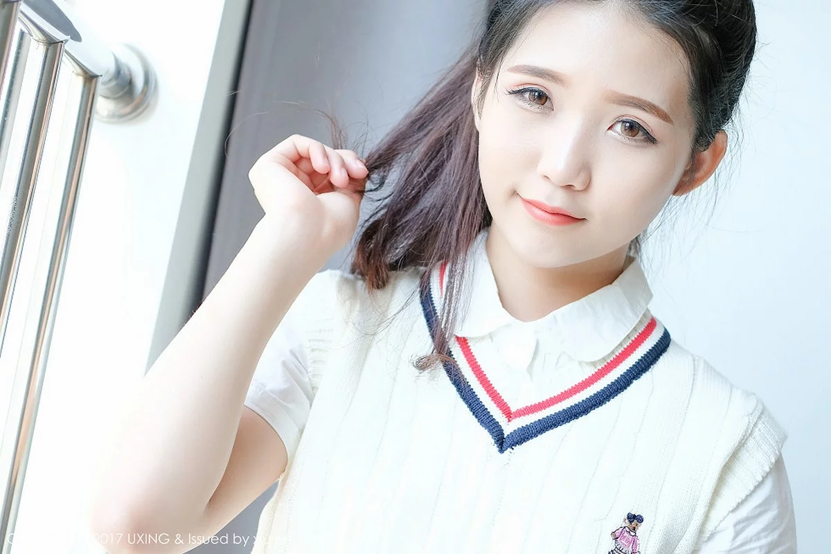 M940-[UXING优星馆]Vol.056_嫩模可爱的小叶子清纯学生装+居家性感内衣秀美胸写真38P 优星馆-第10张