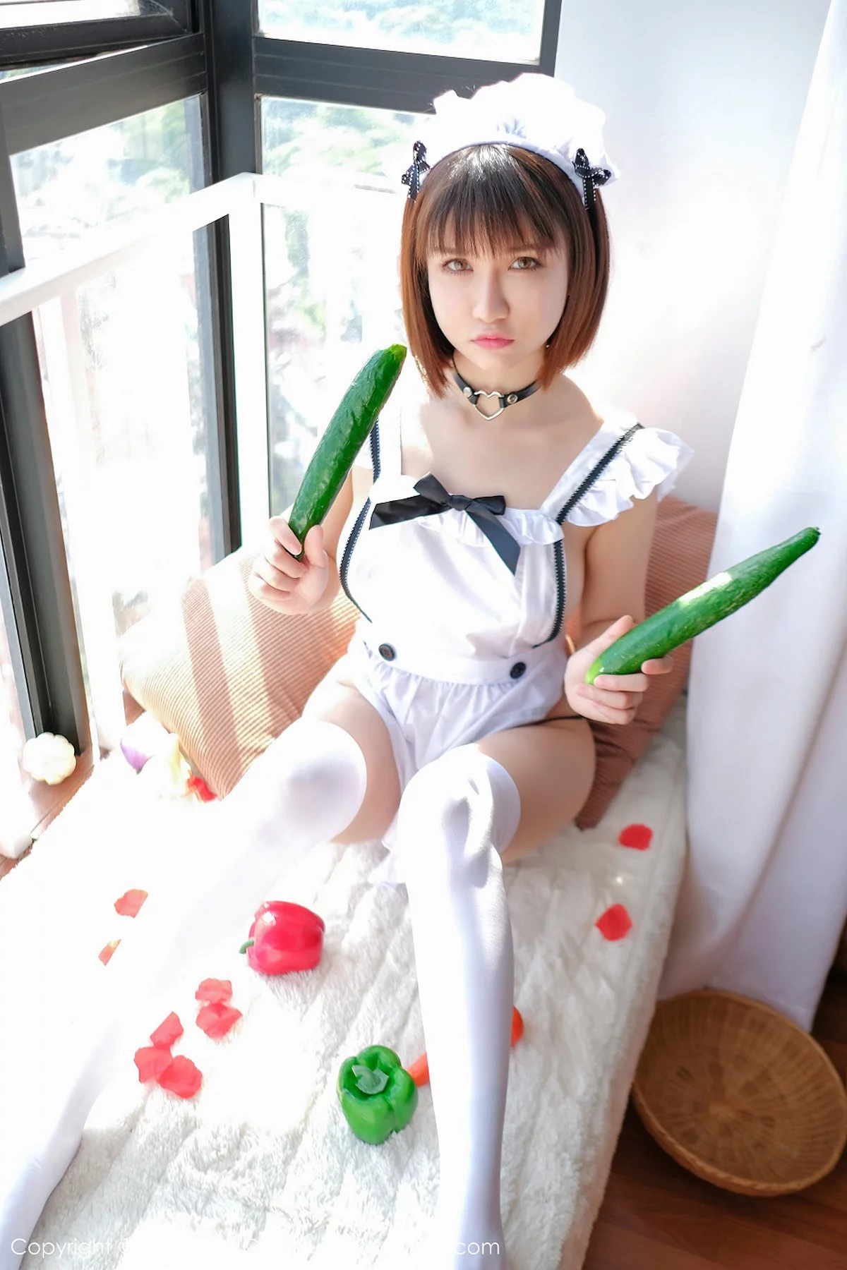 M940-[UXING优星馆]Vol.058_嫩模K8傲娇萌萌居家女仆装侧露美乳黄瓜主题撩人诱惑写真40P 优星馆-第7张
