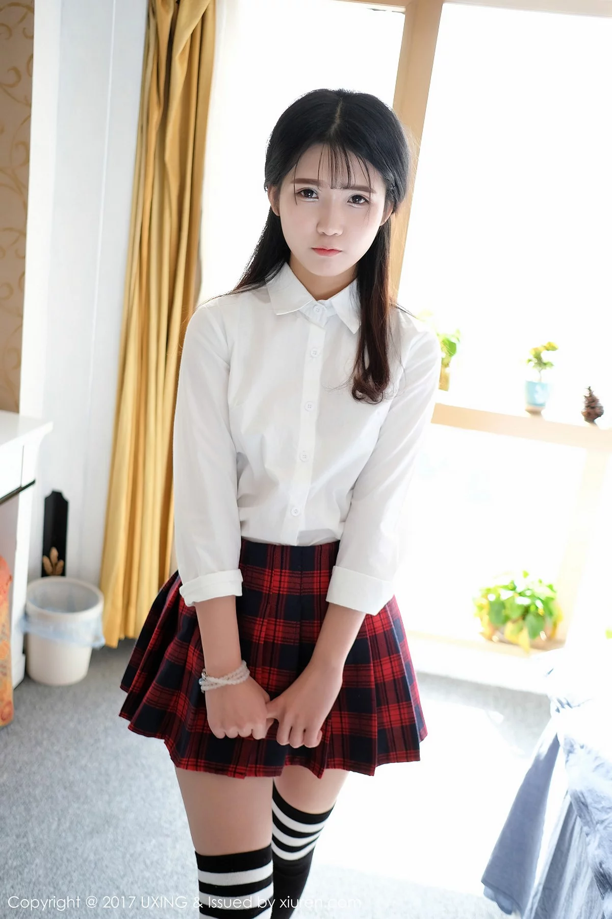 M940-[UXING优星馆]Vol.046_童颜巨乳妹子可爱的小叶子格子短裙学生装性感内衣写真50P 优星馆-第1张