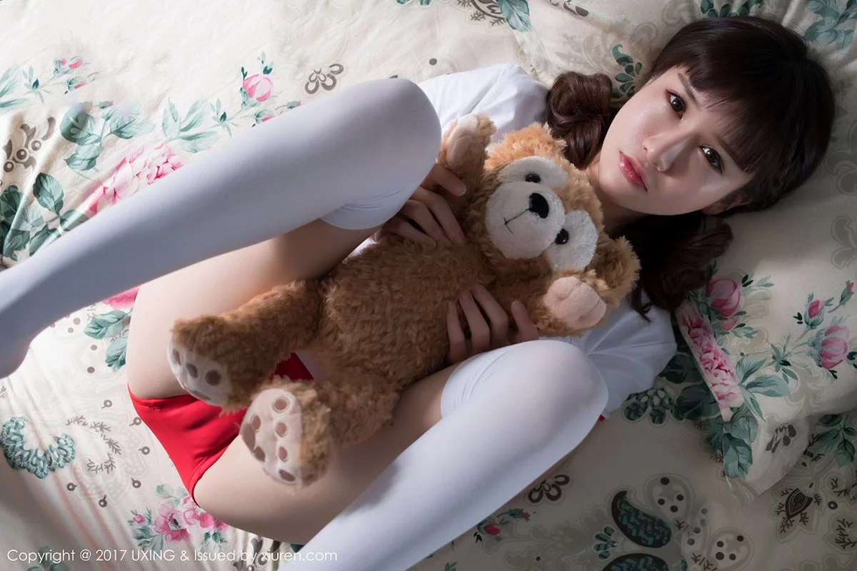 M940-[UXING优星馆]Vol.040_嫩模K8傲娇萌萌Vivian居家大床上体操服可爱萌动写真60P 优星馆-第32张