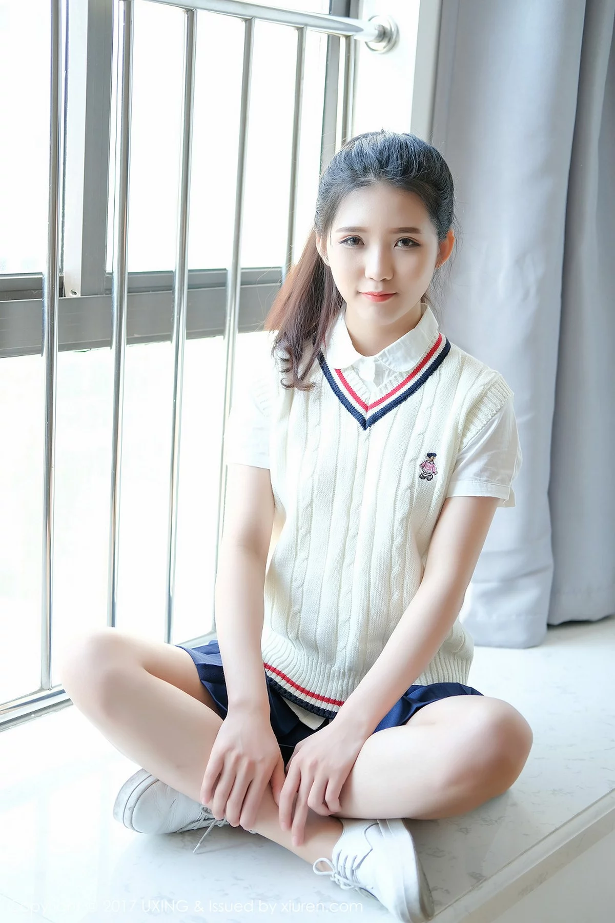 M940-[UXING优星馆]Vol.056_嫩模可爱的小叶子清纯学生装+居家性感内衣秀美胸写真38P 优星馆-第1张