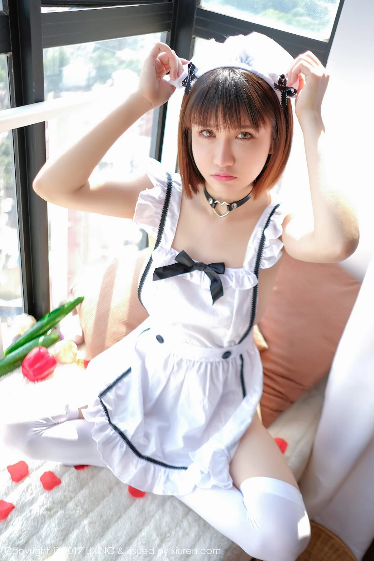 M940-[UXING优星馆]Vol.058_嫩模K8傲娇萌萌居家女仆装侧露美乳黄瓜主题撩人诱惑写真40P 优星馆-第4张