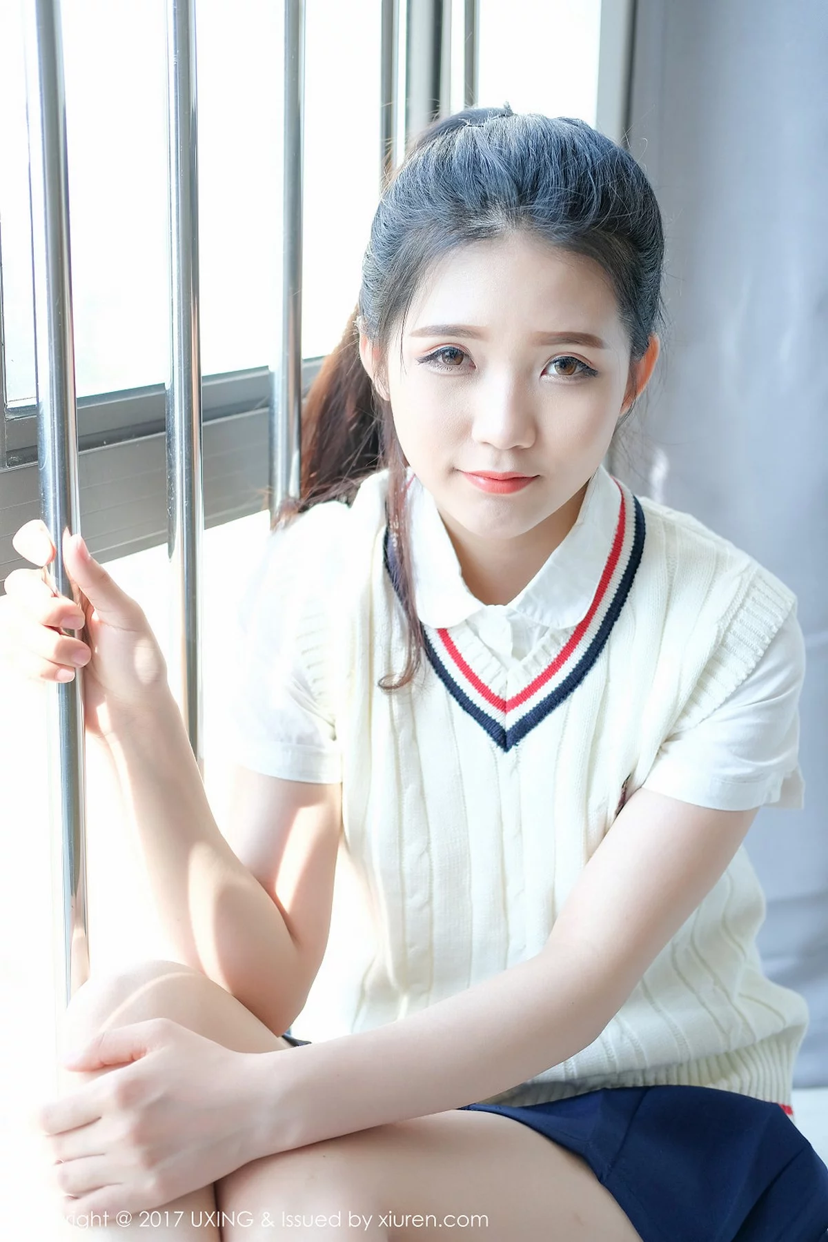 M940-[UXING优星馆]Vol.056_嫩模可爱的小叶子清纯学生装+居家性感内衣秀美胸写真38P 优星馆-第5张