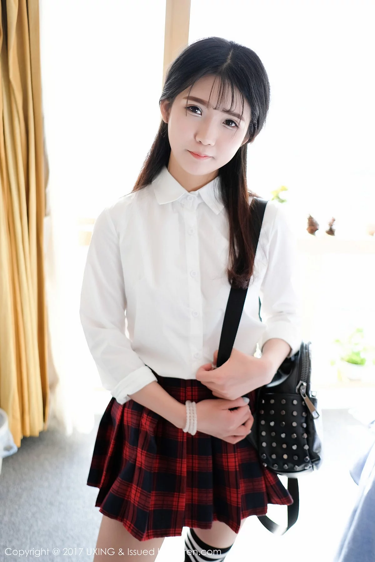 M940-[UXING优星馆]Vol.046_童颜巨乳妹子可爱的小叶子格子短裙学生装性感内衣写真50P 优星馆-第3张