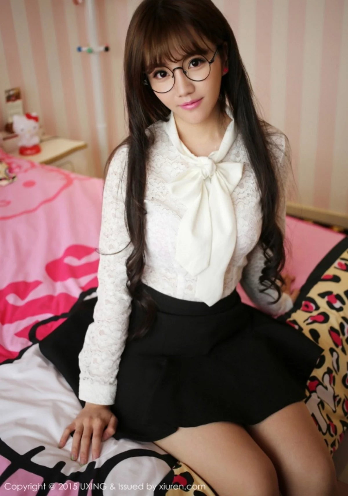 M940-[UXING优星馆]Vol.007_新人嫩模艾西Ashley白色上衣秀豪乳清新性感写真52P 优星馆-第1张