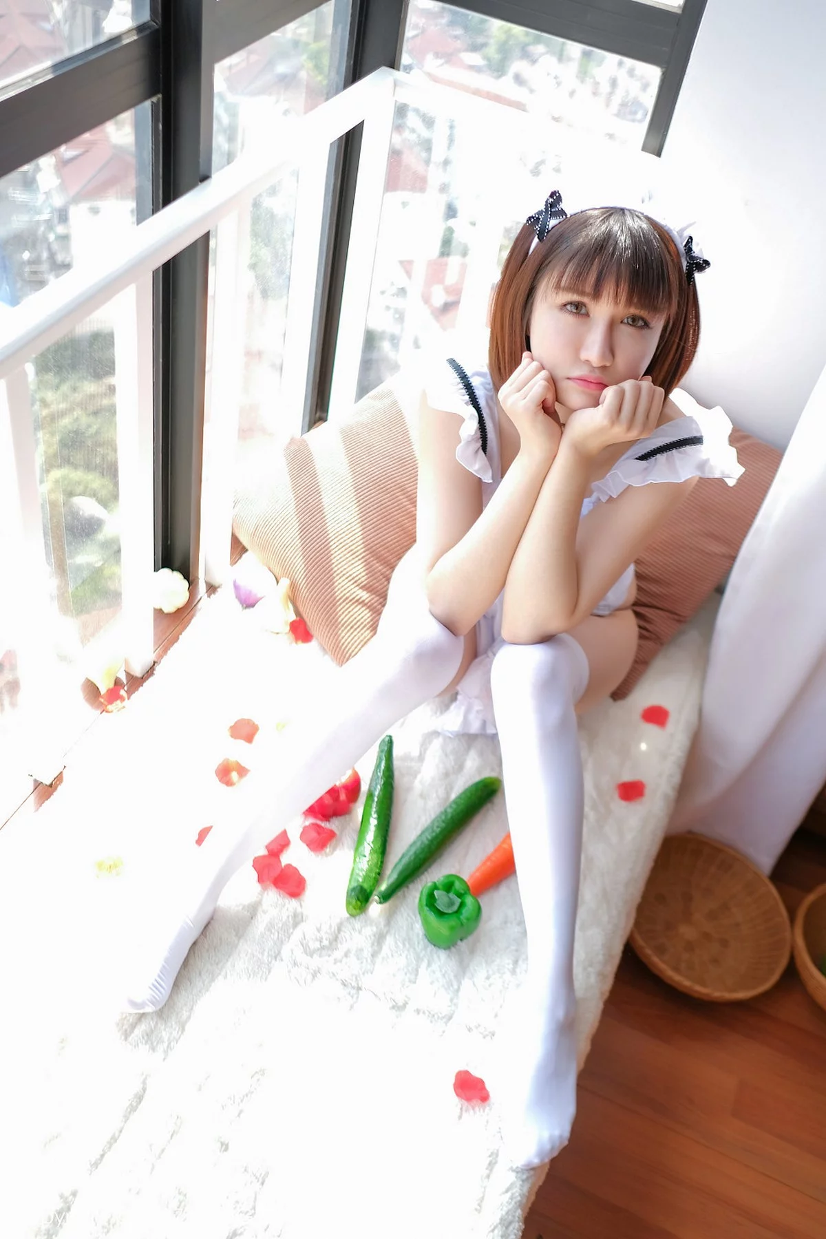 M940-[UXING优星馆]Vol.058_嫩模K8傲娇萌萌居家女仆装侧露美乳黄瓜主题撩人诱惑写真40P 优星馆-第5张